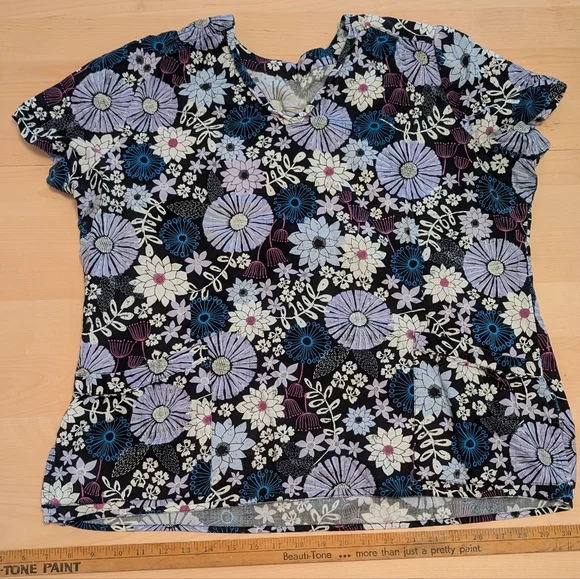 Scrub top - Picture 3 of 5